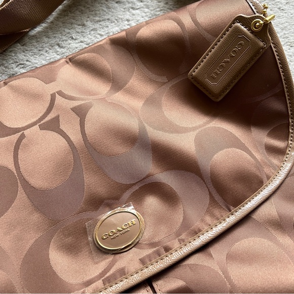 Coach Vintage Signature Nylon Messenger bag - Picture 3 of 8
